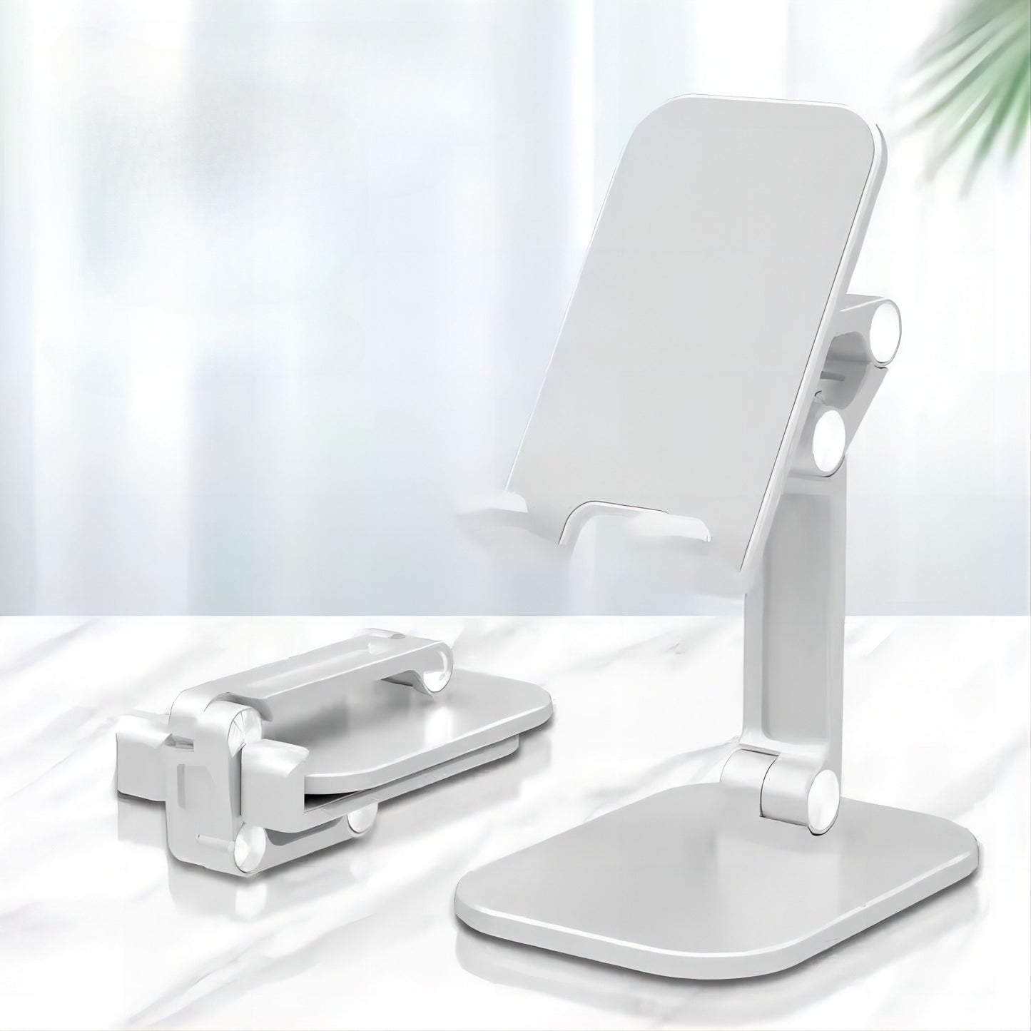 Stand Feature: Foldable